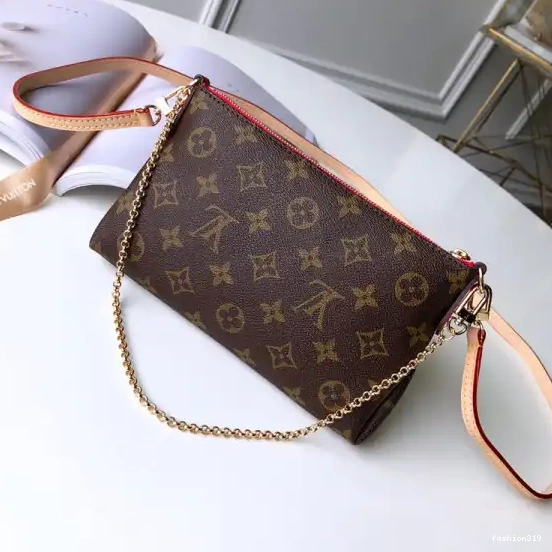 CHANELUTCH Vuitton Louis PALLAS 0424